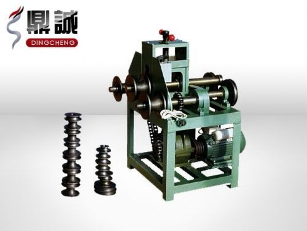 點擊查看詳細信息<br>標題：立式多功能滾動式彎管機 閱讀次數：3649