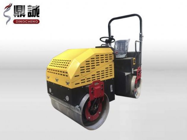 點擊查看詳細信息<br>標題：2.5噸全液壓座駕式振動壓路機 閱讀次數：11964
